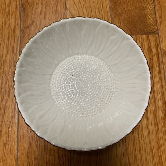 Classic Lenox Sunflower Dish Ivory with Gold Trim Treat Bowl 5 Inches Porcelin - Picture 1 of 4